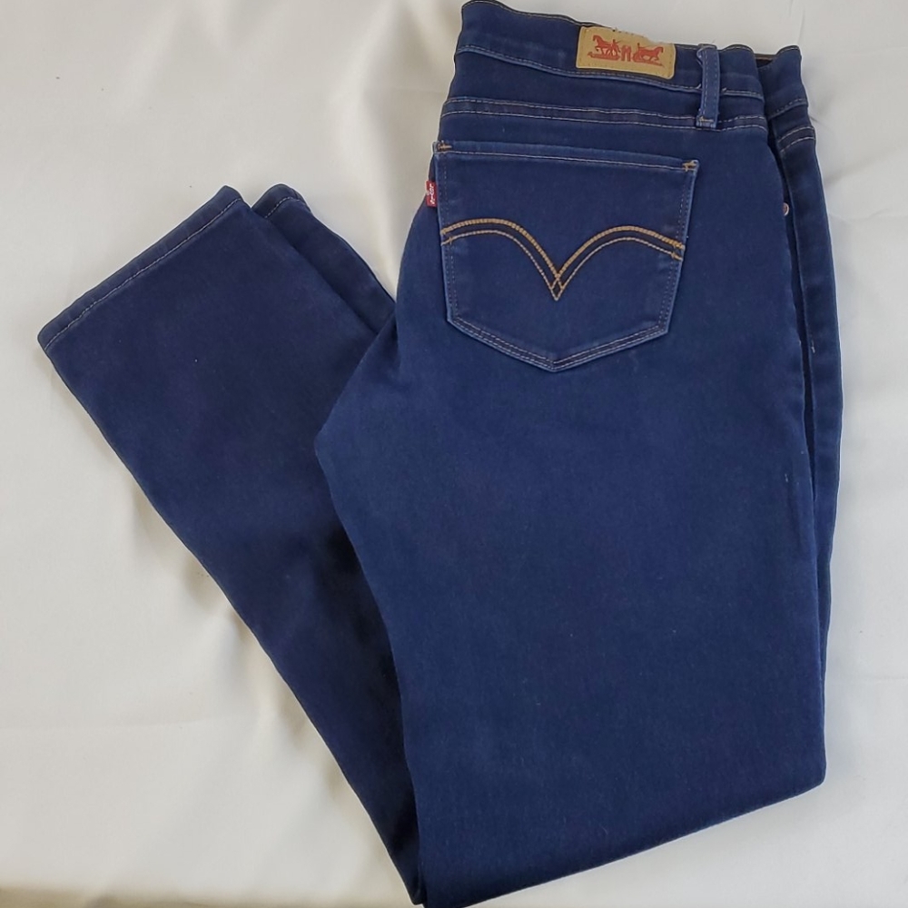 Women Levi 524 Skinny jeans size 9